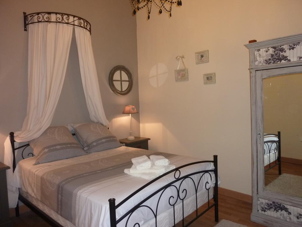 Bed and Breakfast Le Comptoir Des Ecoliers Gémozac Pokój zdjęcie